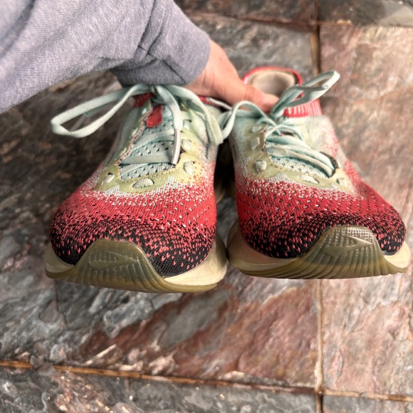 Brooks Levitate 2 Sneakers Size 8 - Picture 7 of 16